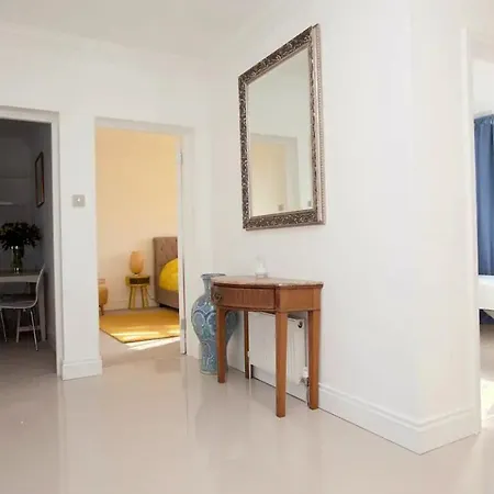Bright Private Apartment In The Center * 布加勒斯特