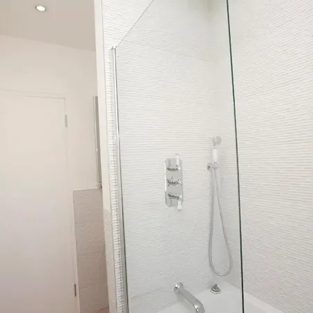 Bright Private Apartment In The Center * 布加勒斯特