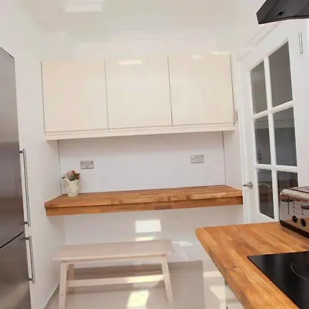Bright Private Apartment In The Center *